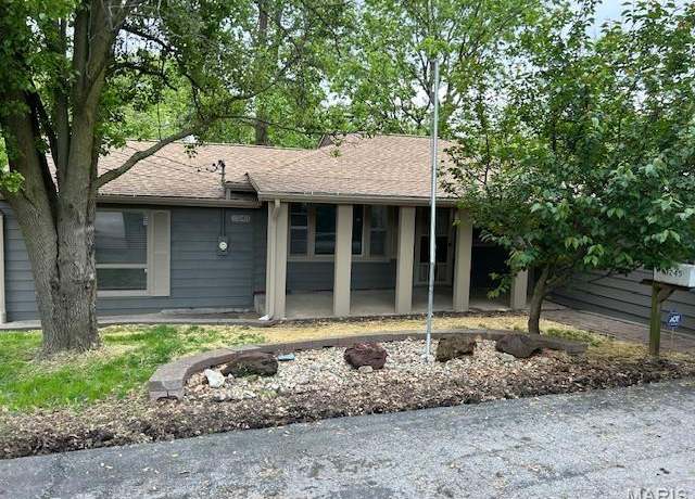 Property at 3245 Oakwood Ave, Alton, IL 62002, 3 beds, 2 baths