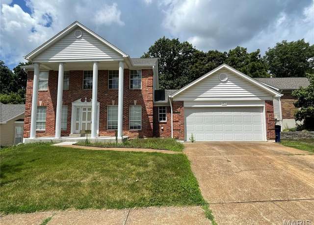 Property at 6875 Bear Creek Dr, St Louis, MO 63129, 3 beds, 2.5 baths