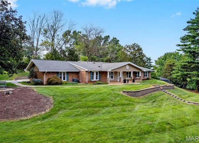 Property at 3 Greenbank Dr, Chesterfield, MO 63005, 3 beds, 2.5 baths