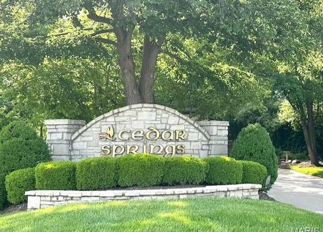 Property at 14300 Willow Spring Hill Dr, Town And Country, MO 63017, 4 beds, 3 baths