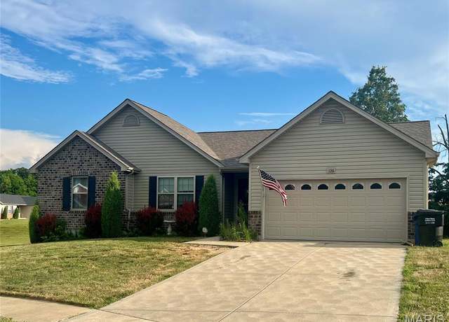 Property at 136 Liberty Grove Dr, Wentzville, MO 63385, 3 beds, 2 baths