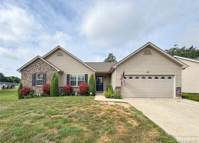 Property at 136 Liberty Grove Dr, Wentzville, MO 63385, 3 beds, 2 baths