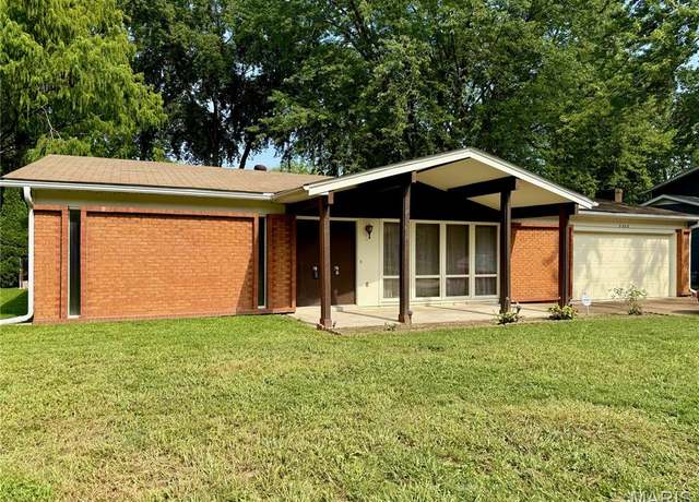 Property at 3208 Seven Pines Dr, Belleville, IL 62221, 3 beds, 2 baths