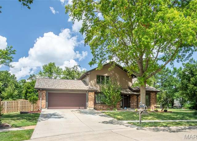 Property at 5225 Hettinger Ct, Mehlville, MO 63128, 4 beds, 2.5 baths