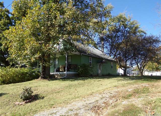 Property at 61 W Main St, Oakdale, IL 62268, 2 beds, 1 bath
