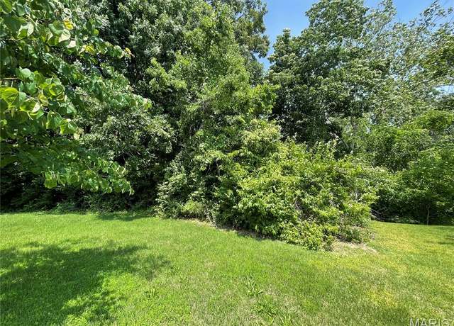 Property at 900 Riley Ave, Alton, IL 62002