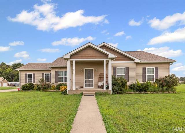 Property at 1821 Mark Dr, Sparta, IL 62286, 3 beds, 2 baths
