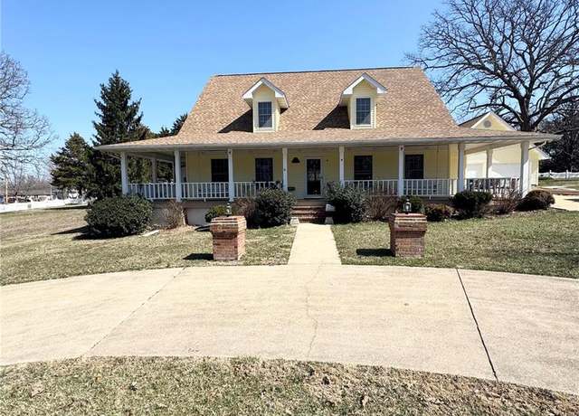 Property at 4 N Missouri Ave, Salem, MO 65560, 4 beds, 3 baths