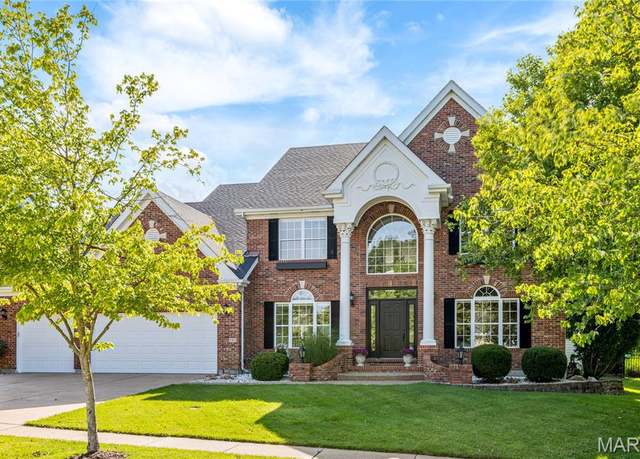 Property at 709 Summer Oak Dr, Ellisville, MO 63021, 4 beds, 5.5 baths