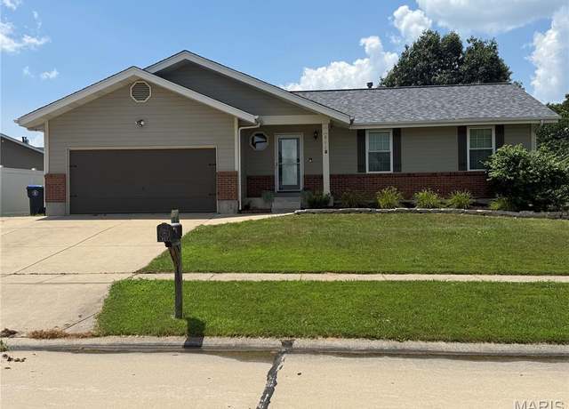 Property at 211 Surrey Ct, O'fallon, MO 63366, 3 beds, 3 baths