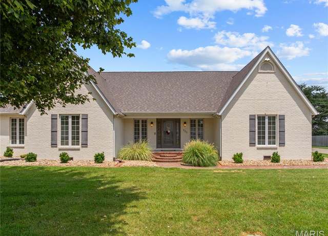 Property at 522 Tanglewood Ave, Sikeston, MO 63801, 3 beds, 3.5 baths