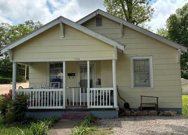 Property at 1002 Tremont St, Poplar Bluff, MO 63901, 2 beds, 1 bath