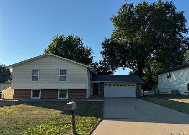 Property at 1511 Shadow Ln, St Charles, MO 63303, 3 beds, 3 baths