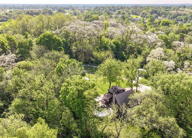 Property at 40 Country Ln, Wood River, IL 62095, 3 beds, 3 baths
