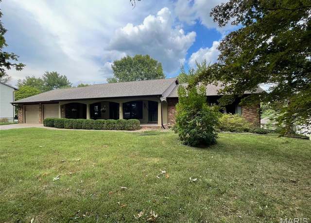 Property at 1270 Kingsway Dr, Cape Girardeau, MO 63701, 3 beds, 3 baths
