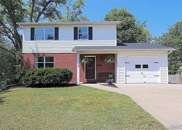 Property at 405 N Shawnee Blvd, Jackson, MO 63755, 3 beds, 2.5 baths