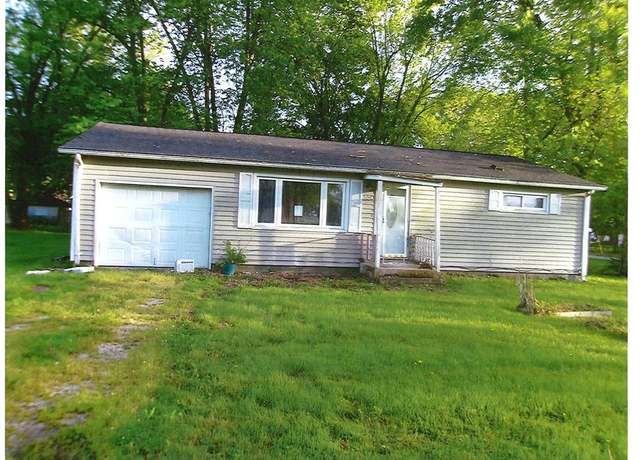 Property at 304 W Douglas St, New Douglas, IL 62074, 2 beds, 1 bath