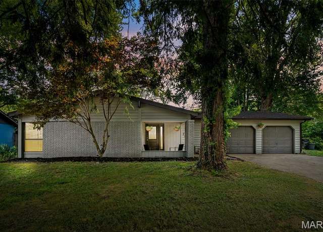 Property at 102 Gale Dr, Fairview Heights, IL 62208, 4 beds, 2 baths