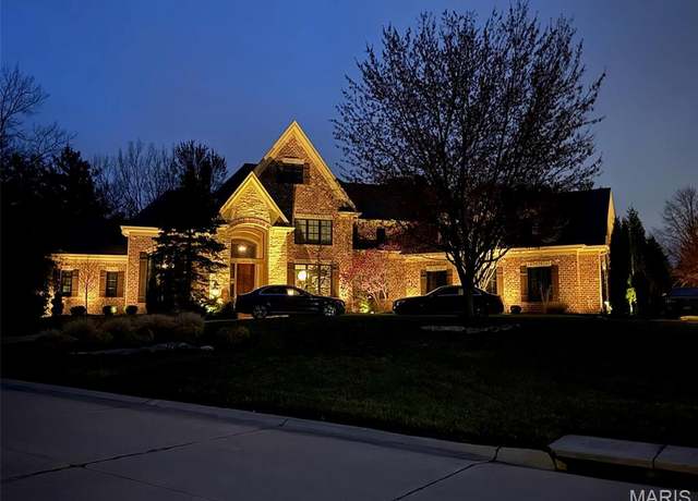 Property at 17901 Greyabbey Ct, Chesterfield, MO 63005, 4 beds, 5 baths