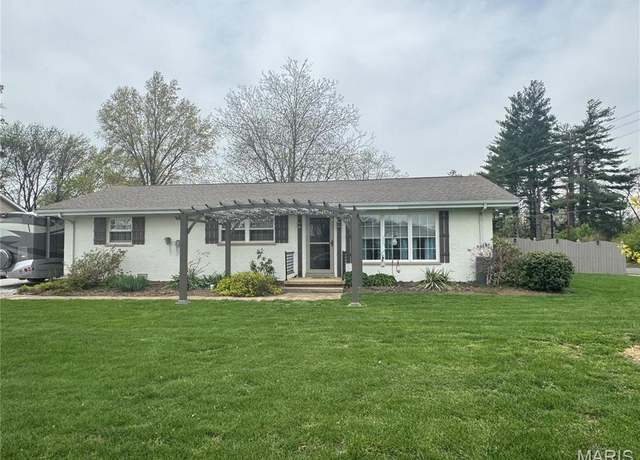 Property at 2 Park St, Freeburg, IL 62243, 3 beds, 1.5 baths