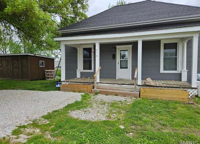 Property at 312 S Locust St, Monroe City, MO 63456, 2 beds, 1 bath
