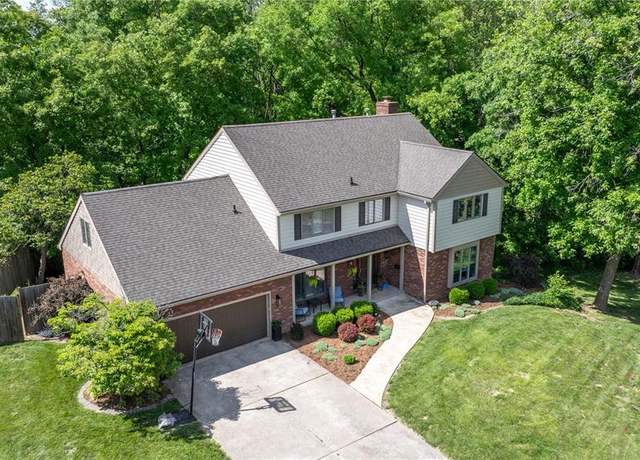 Property at 2114 W Dell Dr, Alton, IL 62002, 5 beds, 4.5 baths