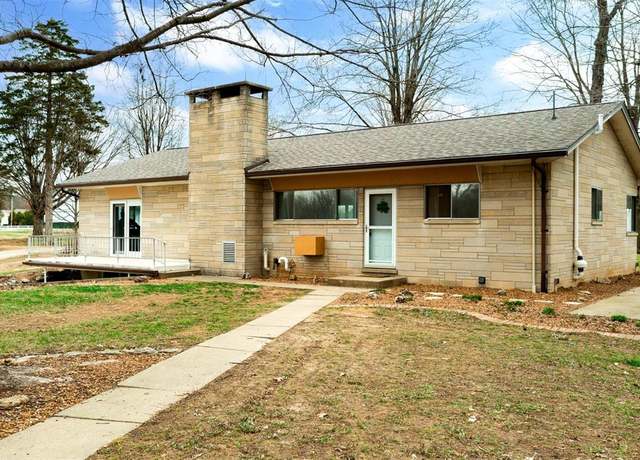 Property at 11704 Walshville Trl, Hillsboro, IL 62049, 3 beds, 2 baths