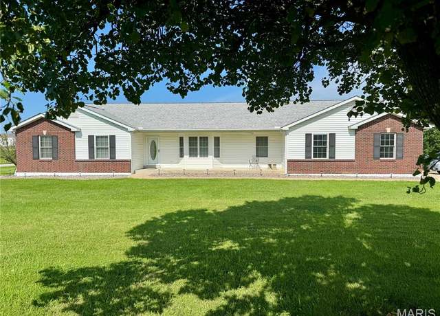 Property at 301 King Richard Dr, Moscow Mills, MO 63362, 4 beds, 3.5 baths