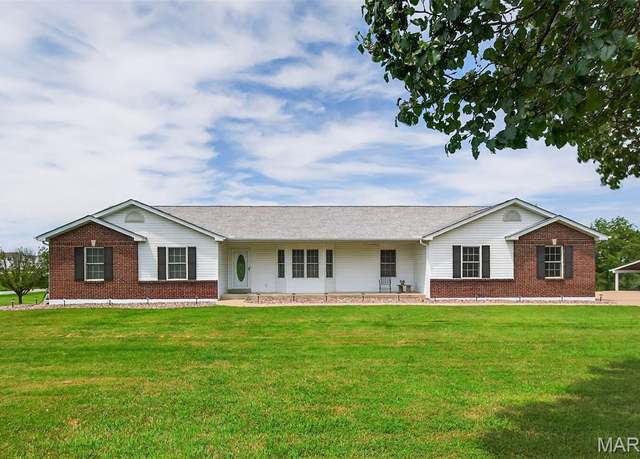 Property at 301 King Richard Dr, Moscow Mills, MO 63362, 4 beds, 3.5 baths