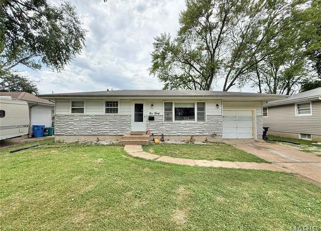 Property at 130 Ruth Dr, Florissant, MO 63031, 3 beds, 2 baths