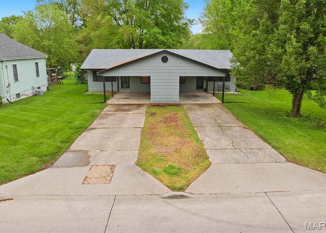 Property at 2602 E Main St, Belleville, IL 62221, 4 beds, 2 baths
