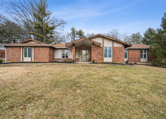 Property at 14057 Ladue Rd, Chesterfield, MO 63017, 3 beds, 2 baths