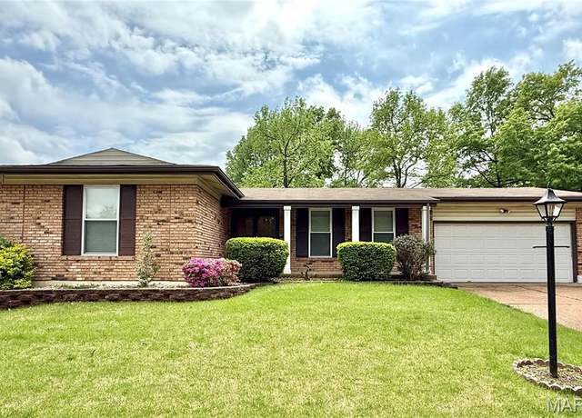 Property at 38 Deer Lodge Dr, Fenton, MO 63026, 3 beds, 2.5 baths