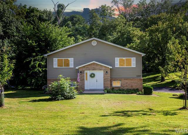 Property at 1209 Woodcrest Ln, Hazelwood, MO 63042, 3 beds, 2 baths