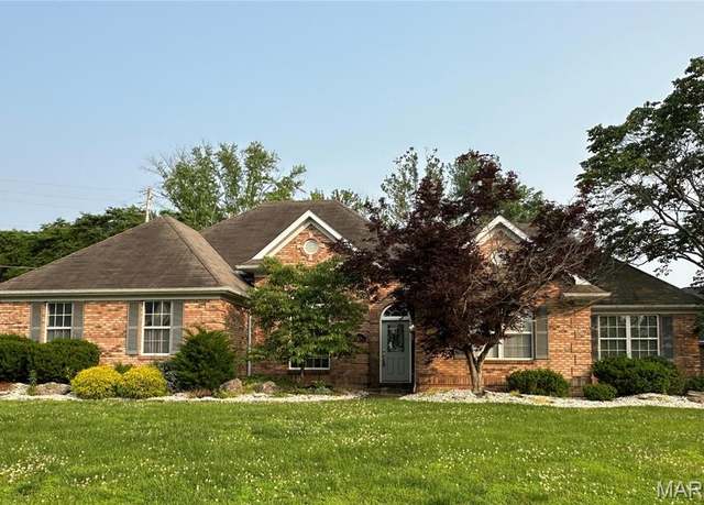 Property at 2 Pebble Hill Dr, Belleville, IL 62223, 3 beds, 3.5 baths