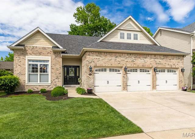 Property at 1804 Sterling Oaks Dr, St Peters, MO 63376, 4 beds, 3.5 baths