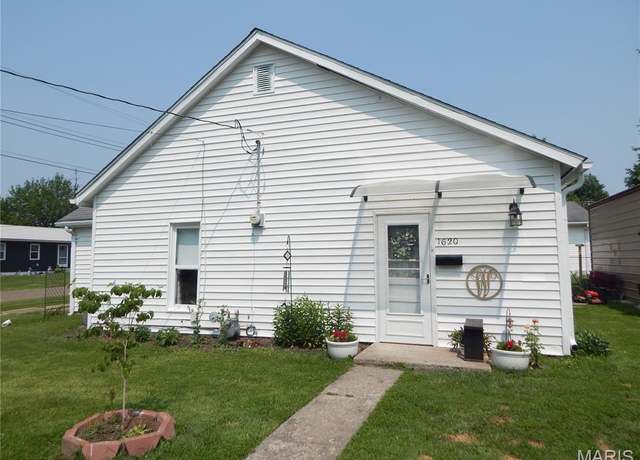Property at 1620 W Centennial Ave, Bowling Green, MO 63334, 2 beds, 1 bath