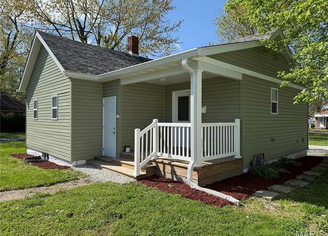 Property at 105 E Macoupin St, Staunton, IL 62088, 1 bed, 1 bath