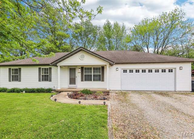 Property at 2108 E A St, Belleville, IL 62221, 3 beds, 2 baths