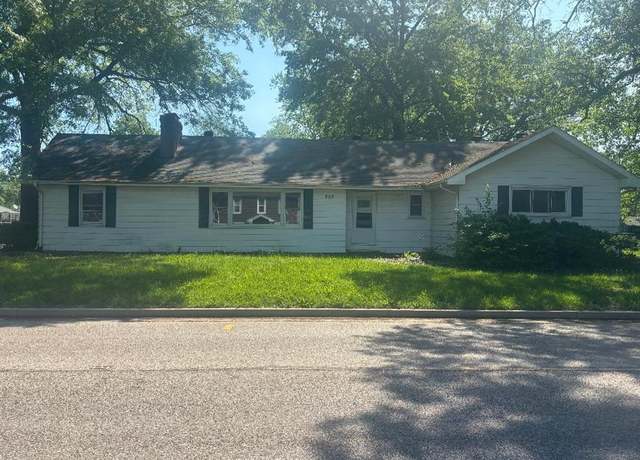 Property at 902 S Hackman St, Staunton, IL 62088, 4 beds, 2 baths