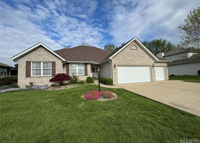 Property at 723 Stonecreek Dr, Staunton, IL 62088, 3 beds, 3 baths