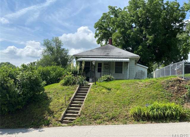 Property at 427 W Terrace Ave, Hannibal, MO 63401, 2 beds, 1 bath