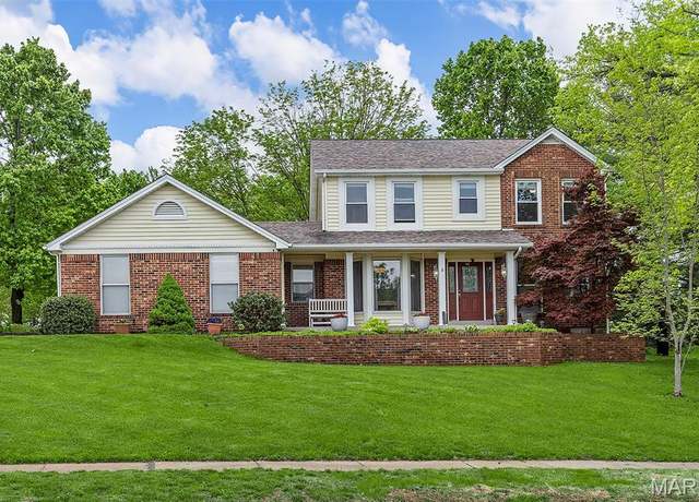 Property at 11987 Autumn Lakes Dr, Maryland Heights, MO 63043, 3 beds, 3.5 baths