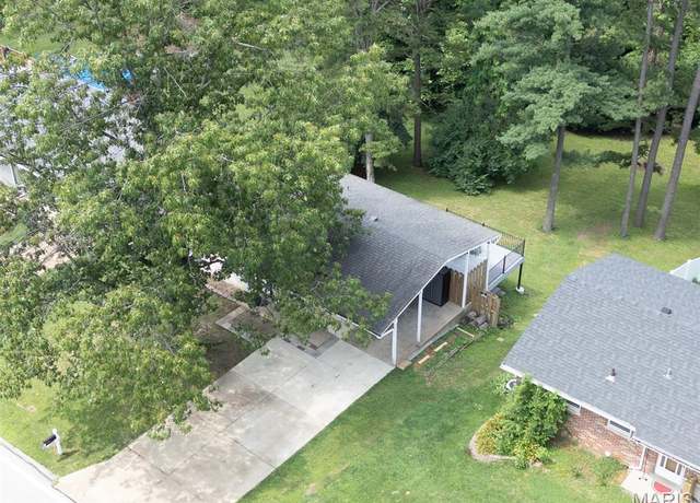 Property at 2201 Entity Ave, St Louis, MO 63114, 3 beds, 2 baths
