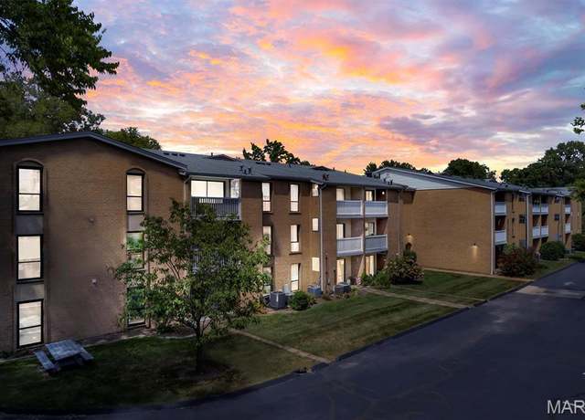 Property at 444 N Clay Ave Unit 3F, Kirkwood, MO 63122, 2 beds, 1 bath