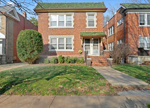Property at 1027 Commodore Dr, St Louis, MO 63117, 4 beds, 2 baths