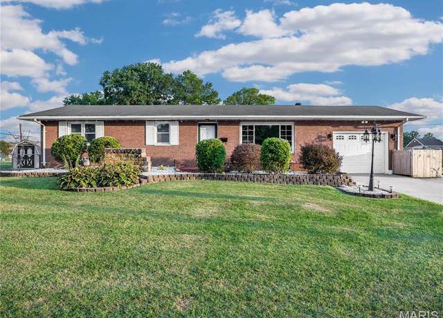 Property at 2400 Waterman Ave, Granite City, IL 62040, 3 beds, 2 baths