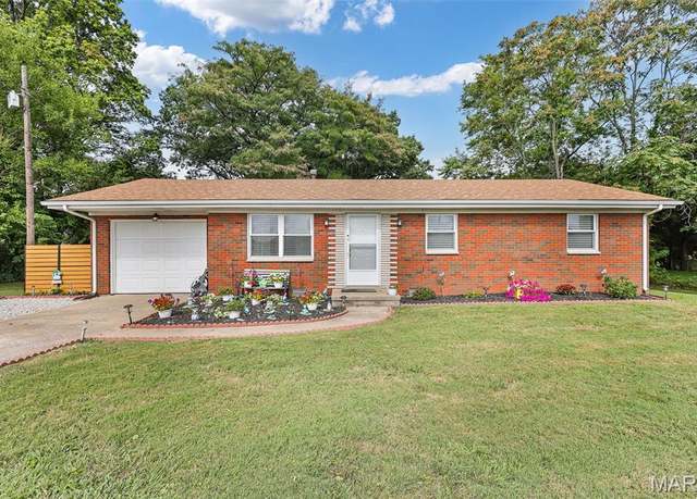 Property at 102 Toni Ct, Collinsville, IL 62234, 3 beds, 1.5 baths