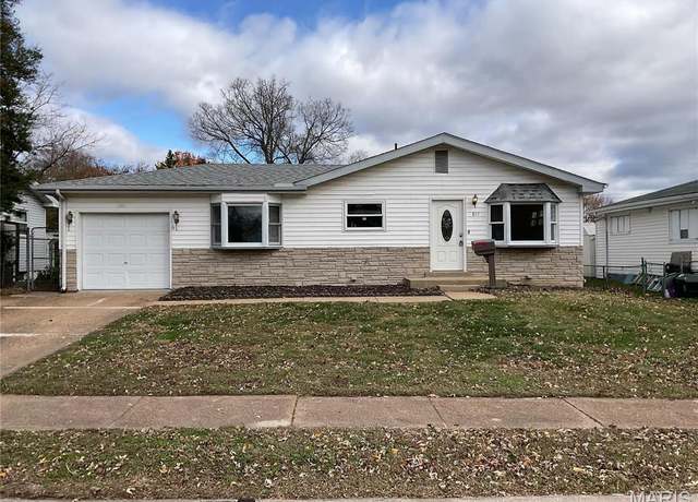 Property at 817 Lightwood Dr, Hazelwood, MO 63042, 3 beds, 1.5 baths