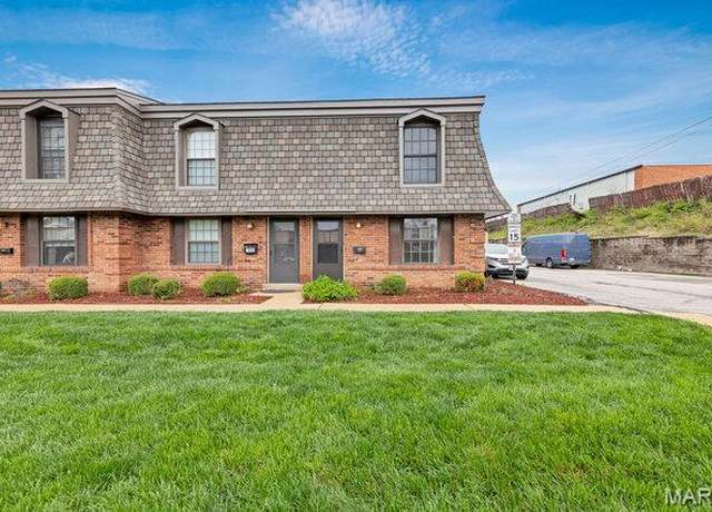 Property at 1918 Union Rd, St Louis, MO 63125, 2 beds, 1.5 baths
